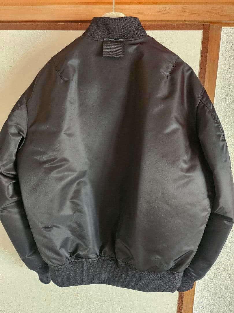 ユニクロ +J MA-1 ジャケットハイブリッドダウン　ブラック