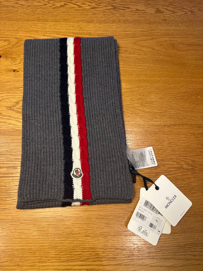 MONCLER グレー ストライプ マフラー