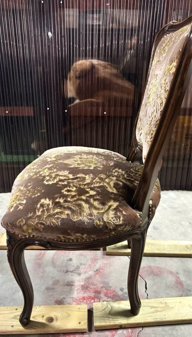 N2276 カリモク　ドマーニ　金華山　ルイ15世　鋲打ち　ダイニングチェア