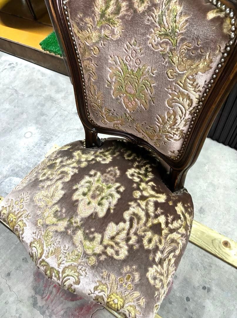 N2276 カリモク　ドマーニ　金華山　ルイ15世　鋲打ち　ダイニングチェア