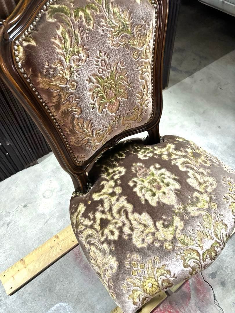 N2276 カリモク　ドマーニ　金華山　ルイ15世　鋲打ち　ダイニングチェア