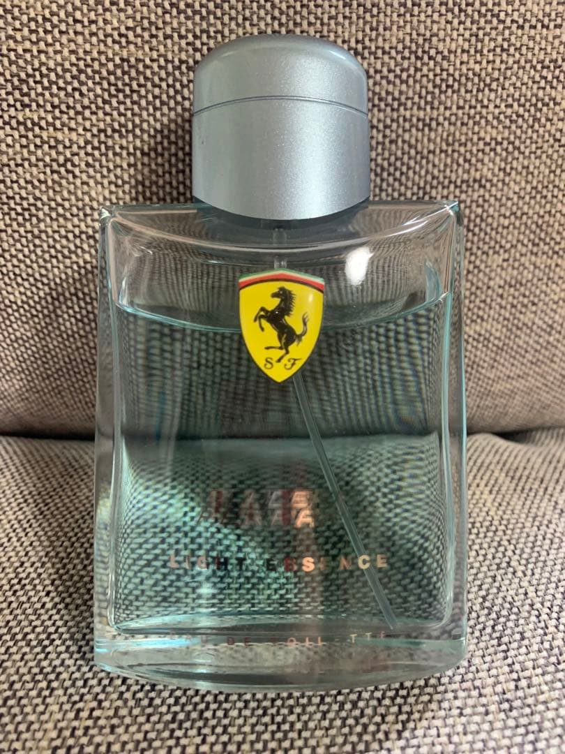 スクーデリア フェラーリ ライトエッセンス オードトワレ 125ml