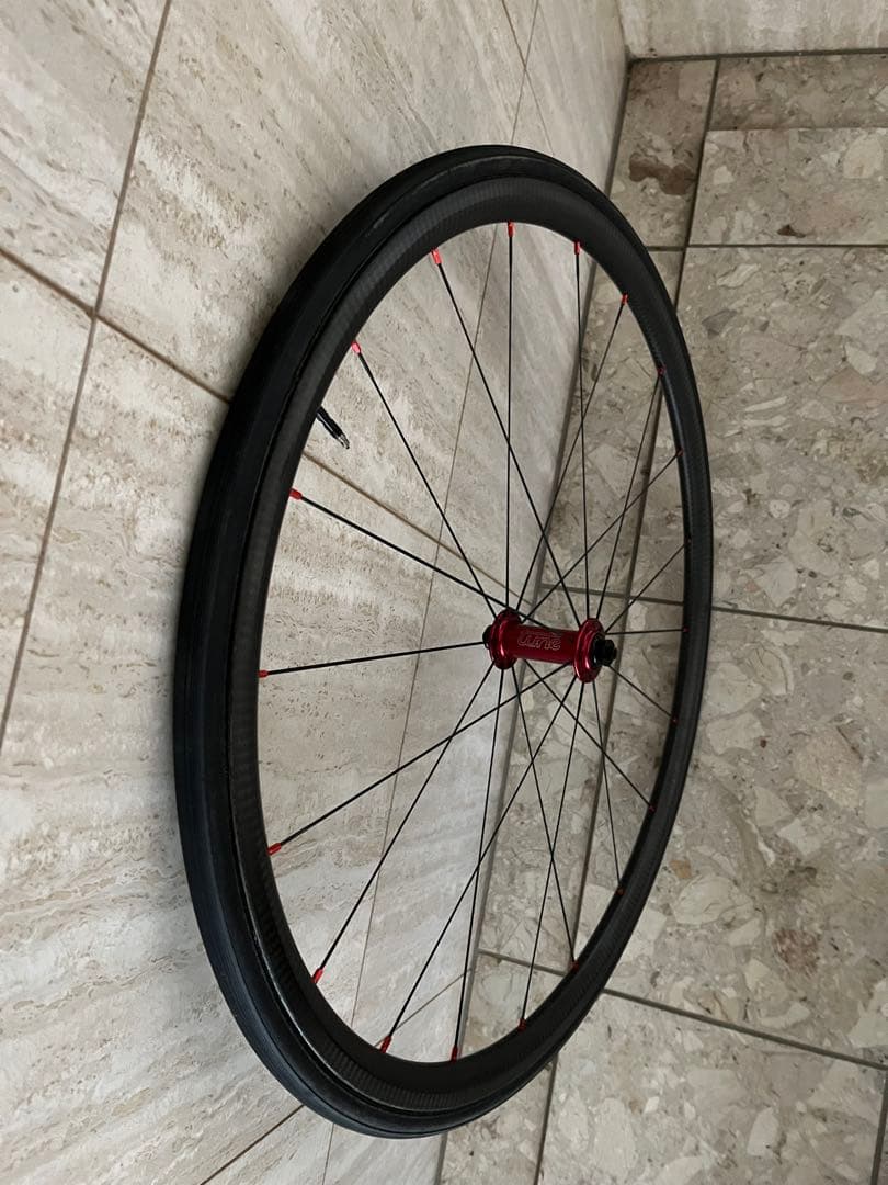軽量カーボンホイール tune 980g