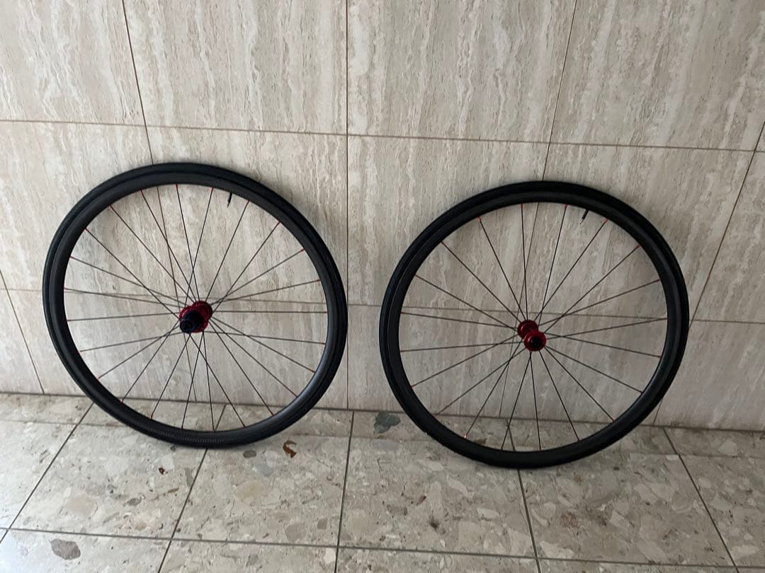 軽量カーボンホイール tune 980g