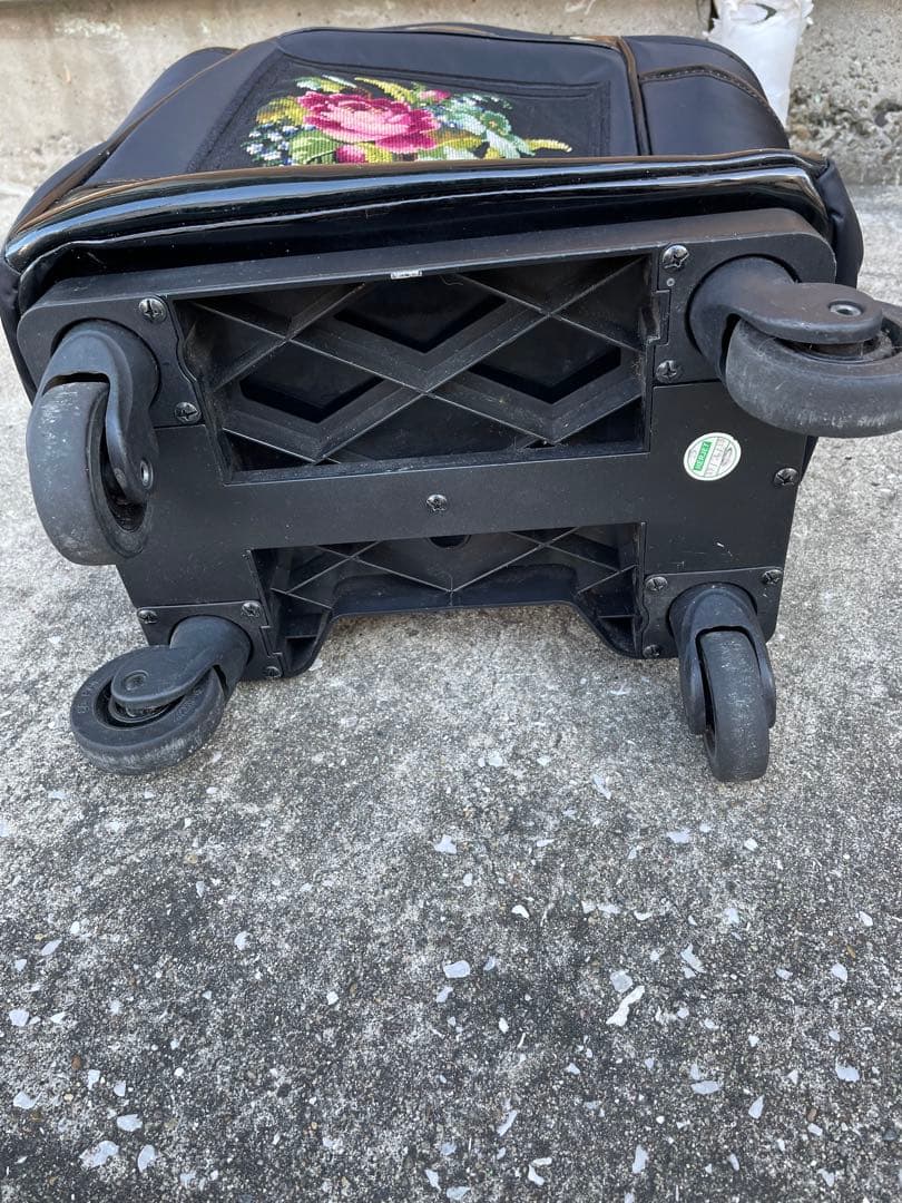 スワニー久家道子さん花柄刺繍 キャリーケース