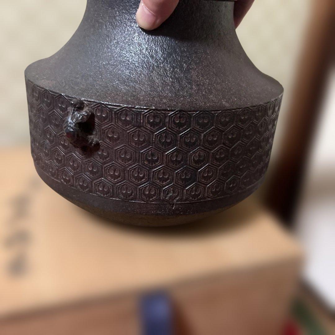 茶道具　釜師　高橋敬典　作　亀甲地紋釜　供箱