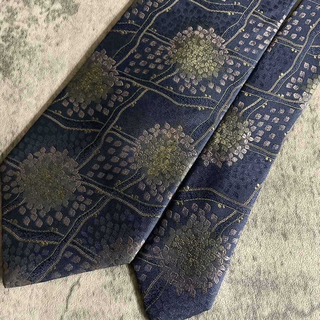 極美品 BALENCIAGAネクタイ England製 極上ウール ダブルスーツ