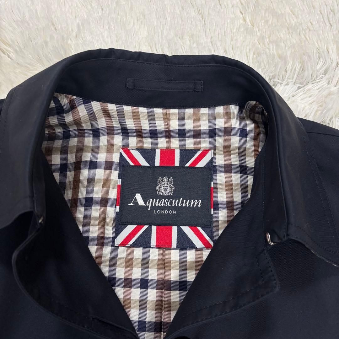 アクアスキュータム ステンカラーコート ネイビー 日本製 チェック裏地　ミドル丈