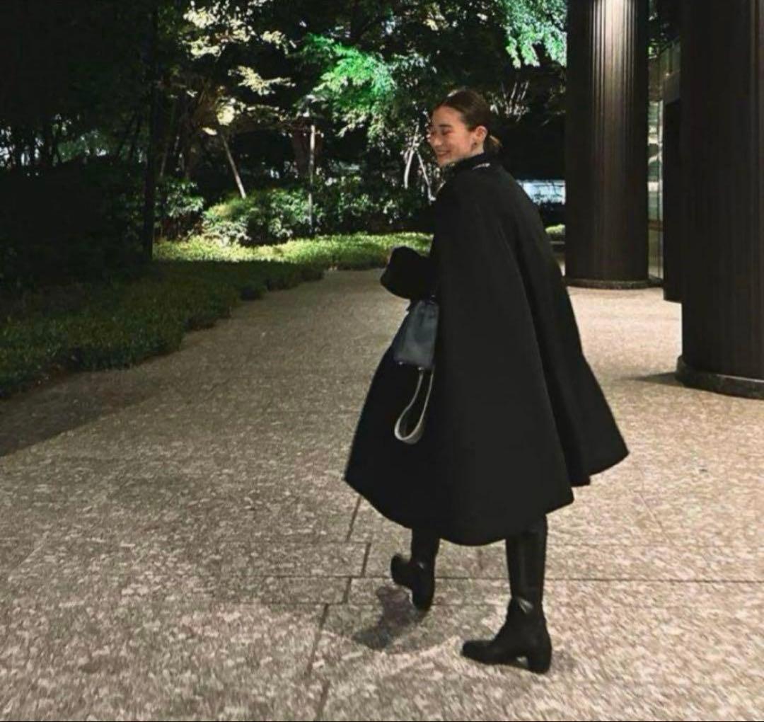 大人気！　ellieケープコート　ブラック　ポンチョ