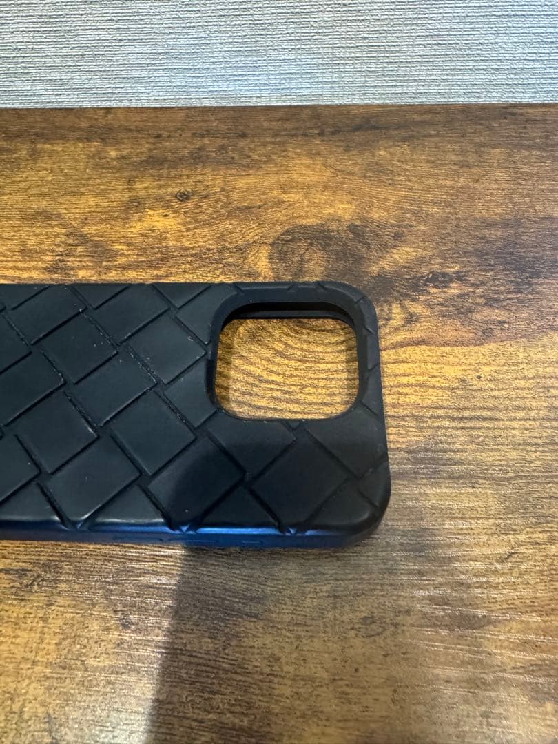 BOTTEGA VENETA iPhone15pro　ケース　黒