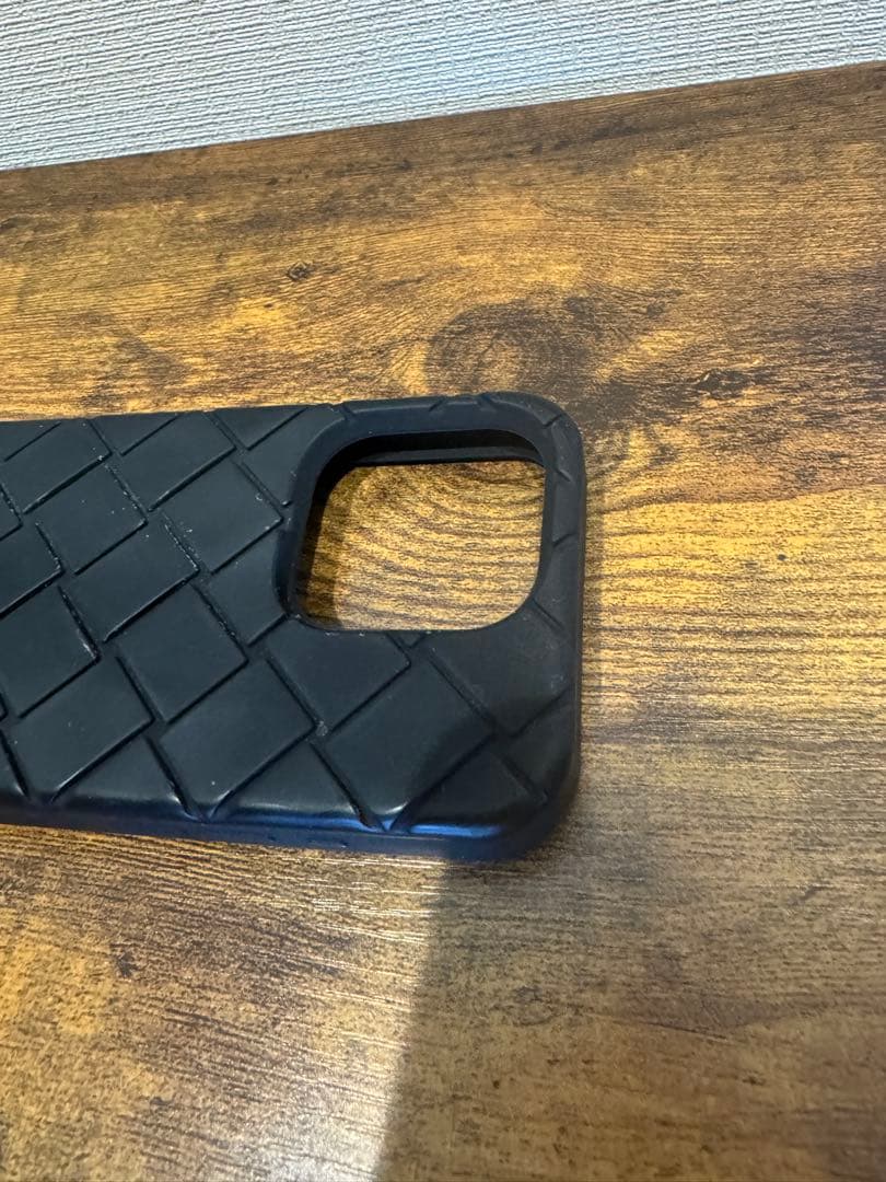BOTTEGA VENETA iPhone15pro　ケース　黒
