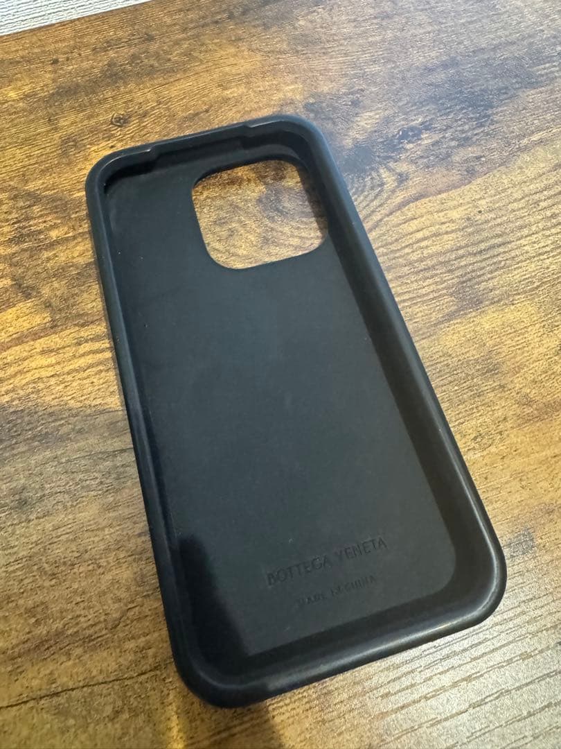 BOTTEGA VENETA iPhone15pro　ケース　黒