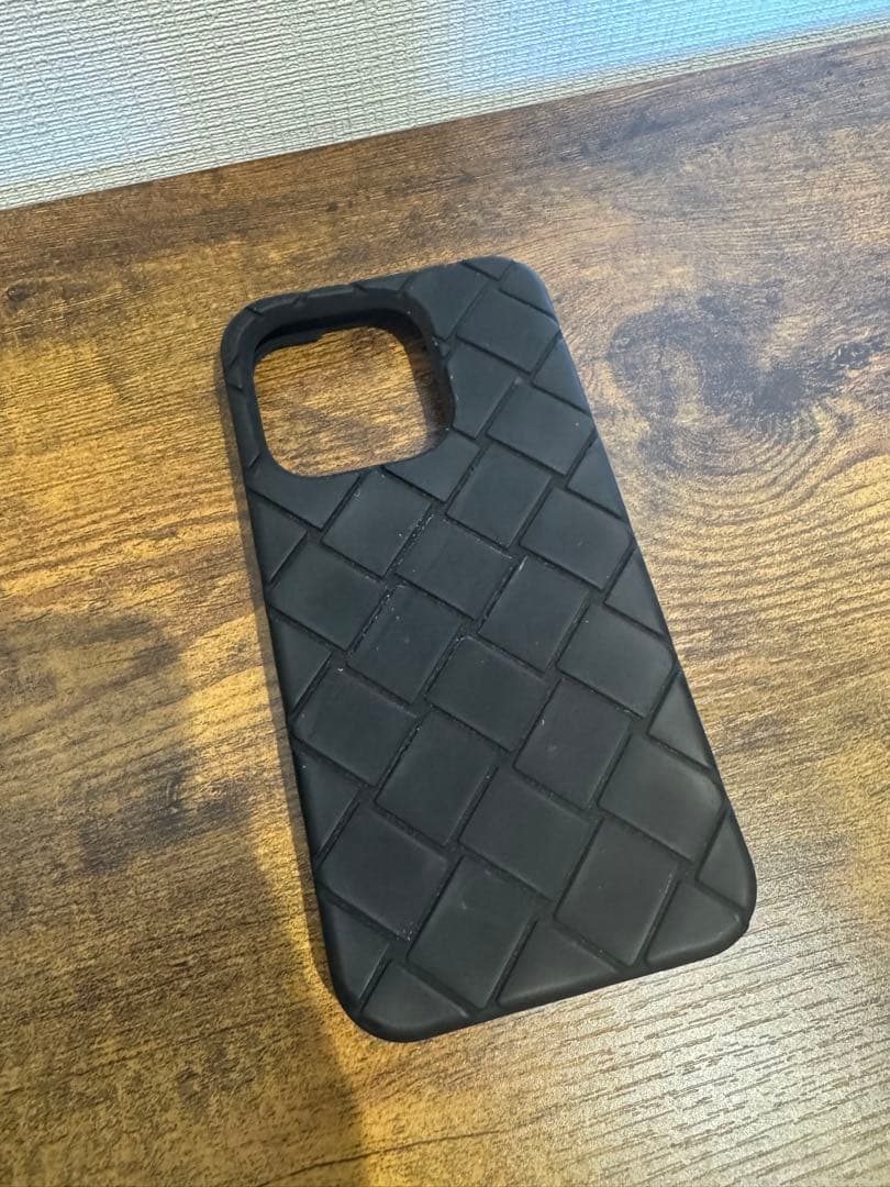 BOTTEGA VENETA iPhone15pro　ケース　黒