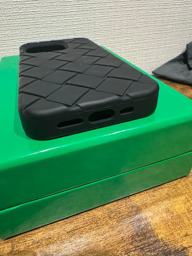 BOTTEGA VENETA iPhone15pro　ケース　黒