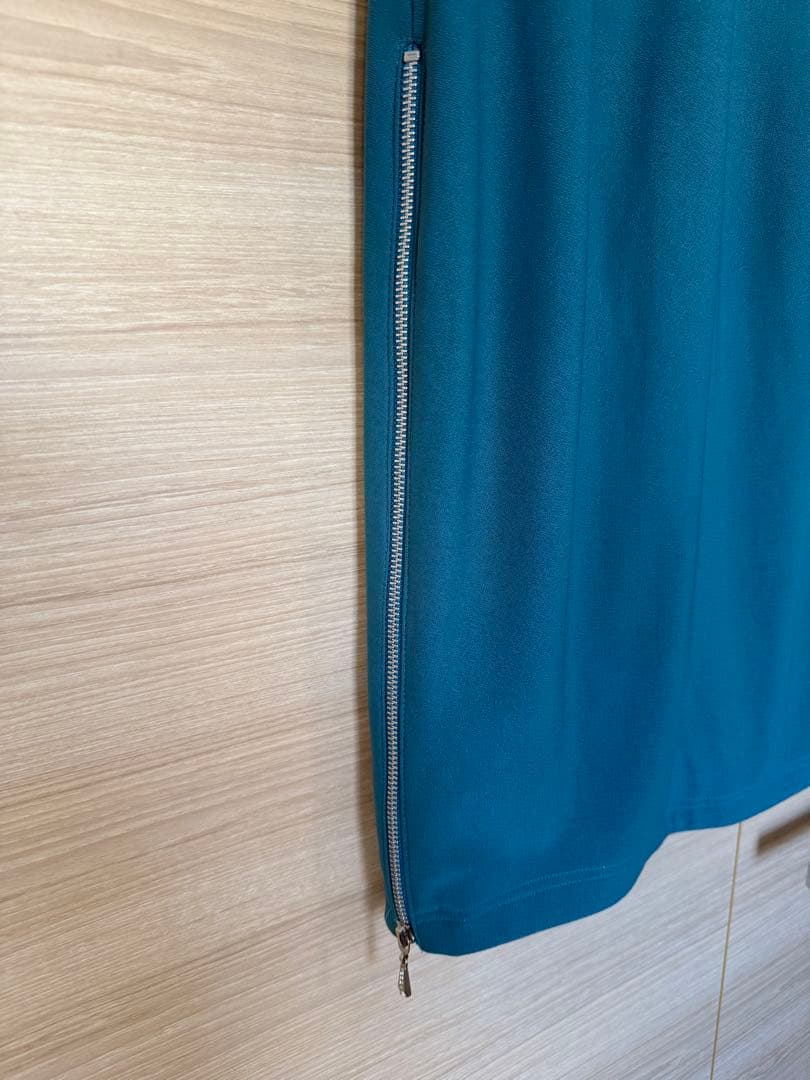 Veautt ヴュート　バストクロス ミディアムドレス