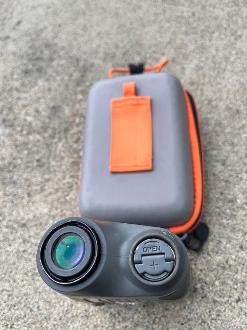 Bushnell ゴルフ用距離計とケース