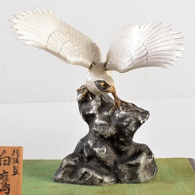 正光作　純銀製　白鷹　 置物　ガラスケース付　M　R5445