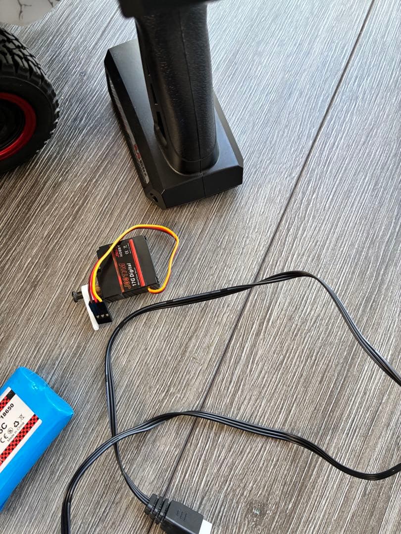 カスタム品 ラジコン　高速　メタルパーツ　バッテリーは一個です