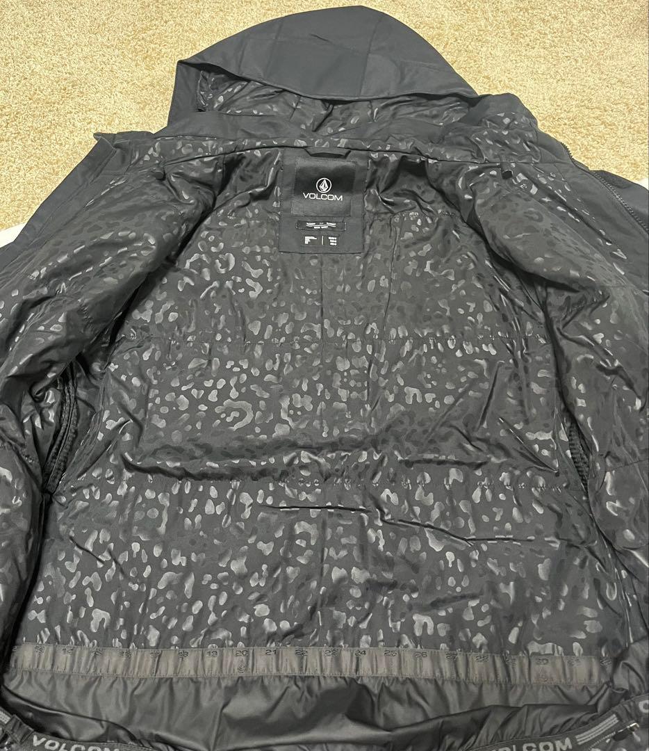 VOLCOM スノーボードウェア レディース 上下セット（ジャケット＋パンツ）