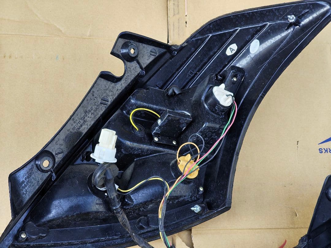 スズキ スイフトスポーツZC32S ZC72S SONAR製 LEDテールランプ