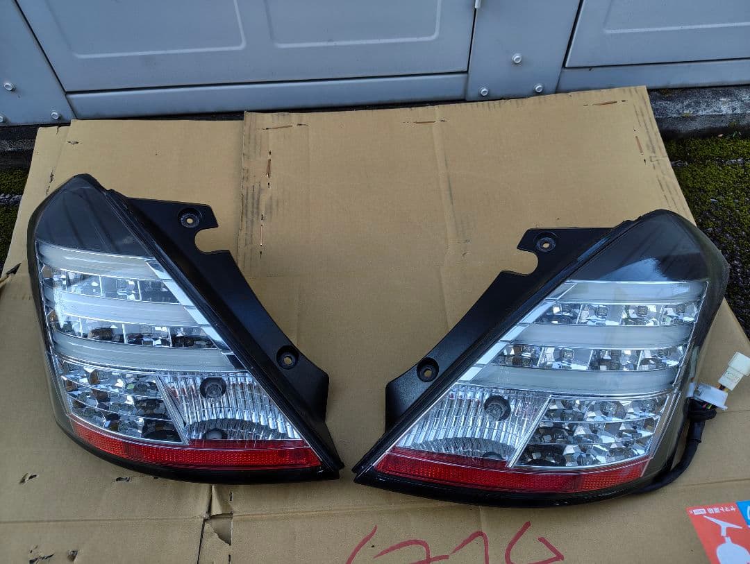 スズキ スイフトスポーツZC32S ZC72S SONAR製 LEDテールランプ