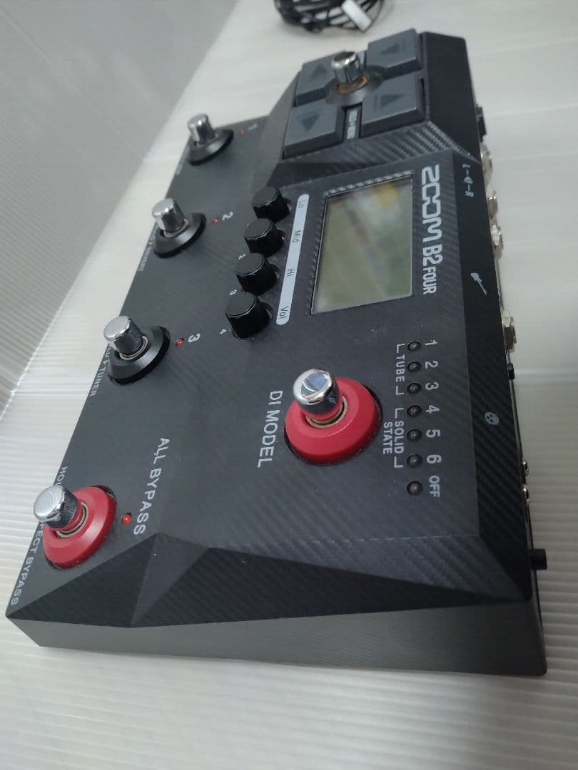 ZOOM B2 FOUR ベースエフェクター