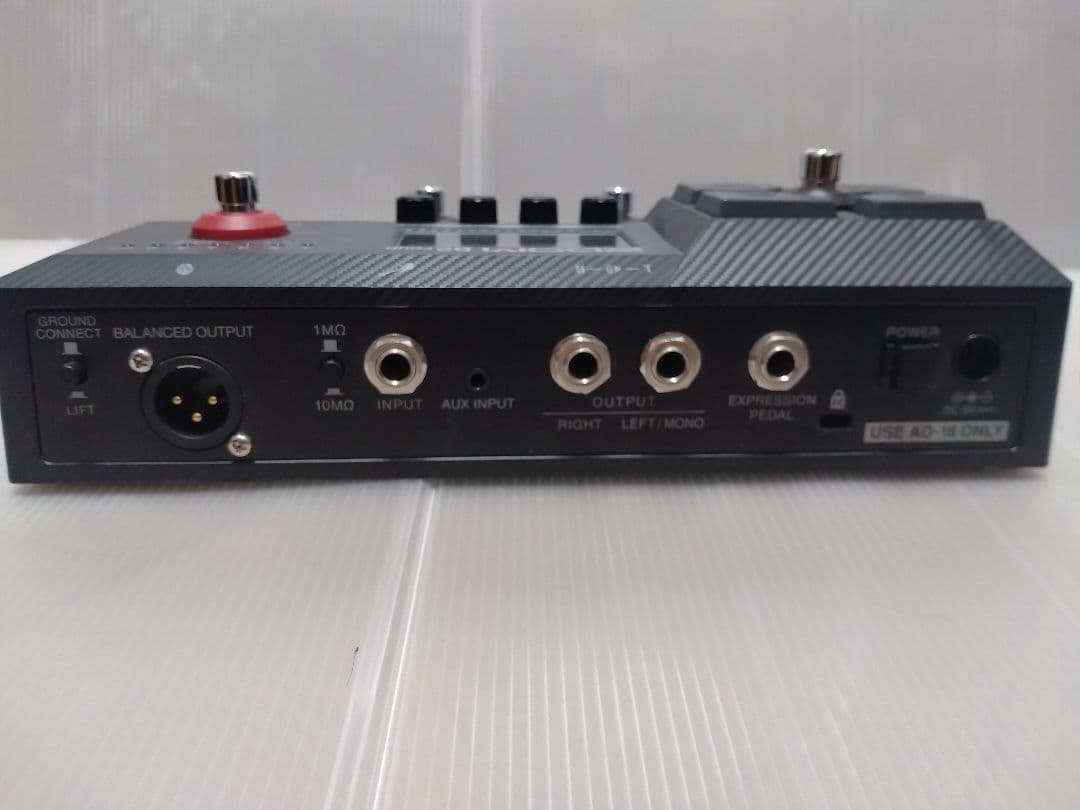 ZOOM B2 FOUR ベースエフェクター