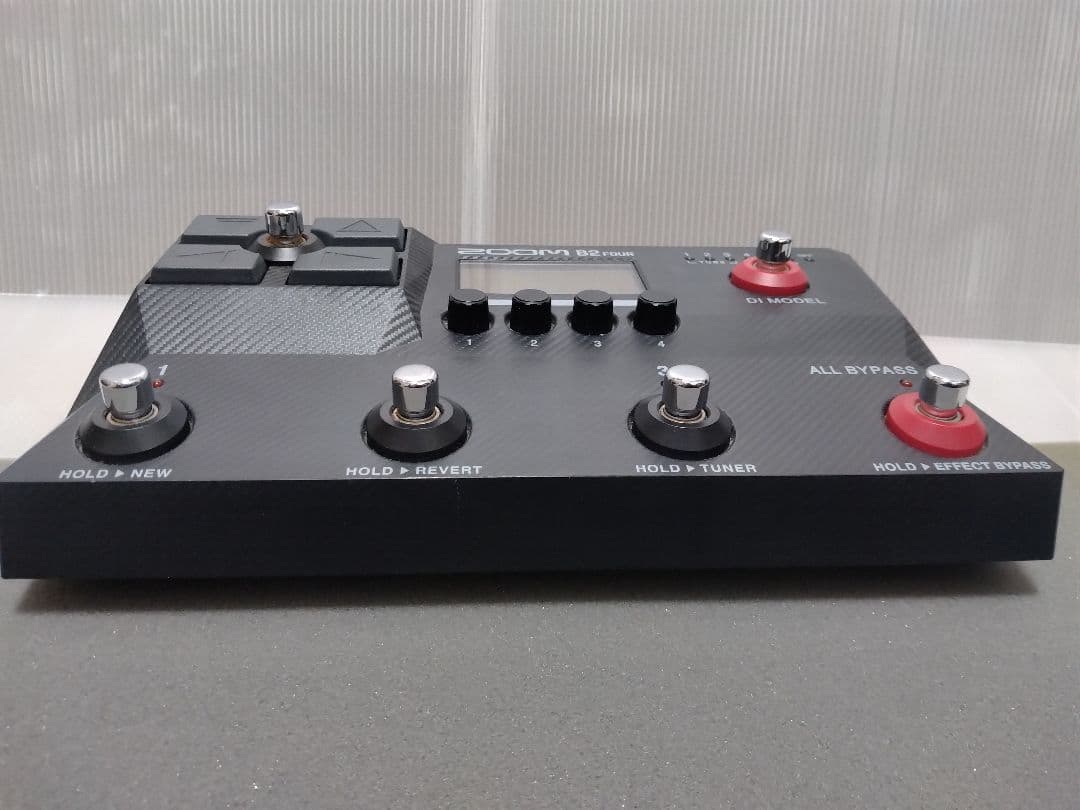 ZOOM B2 FOUR ベースエフェクター