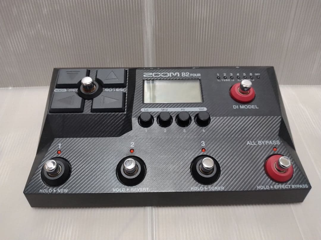 ZOOM B2 FOUR ベースエフェクター