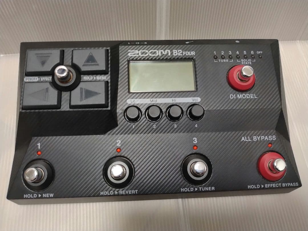 ZOOM B2 FOUR ベースエフェクター