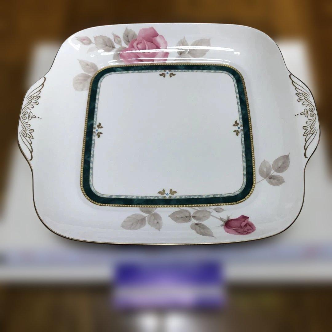 NARUMI バラの花柄 スクエア型皿 2枚セット。ナルミボーンチャイナ