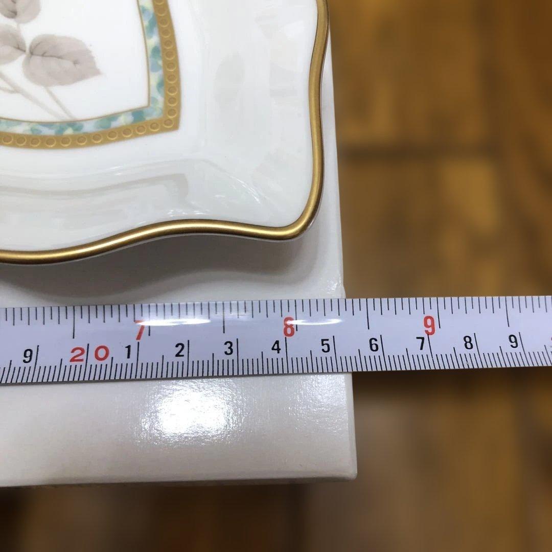 NARUMI バラの花柄 スクエア型皿 2枚セット。ナルミボーンチャイナ