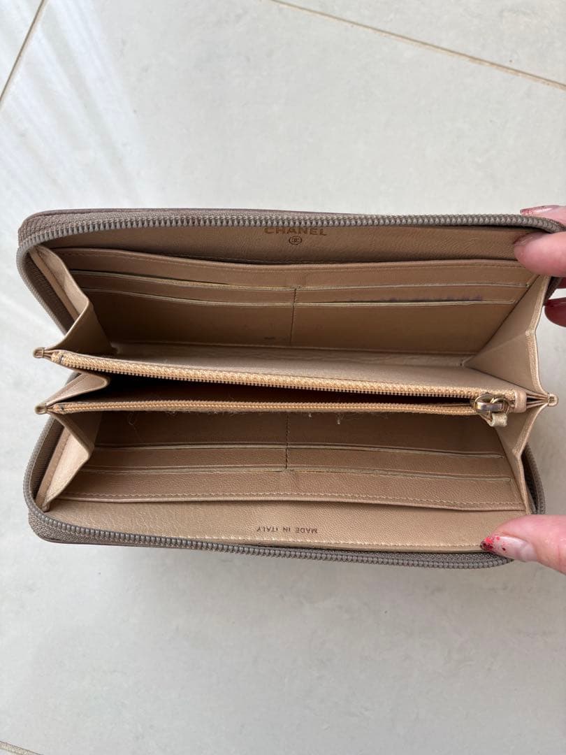 CHANEL フラワーエンボス 長財布 グレージュ