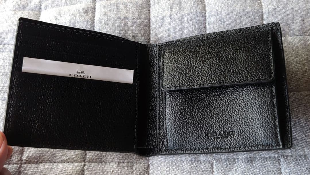 COACHコーチシグネチャーシンプルブラック二つ折り財布【新品未使用】　傷あり