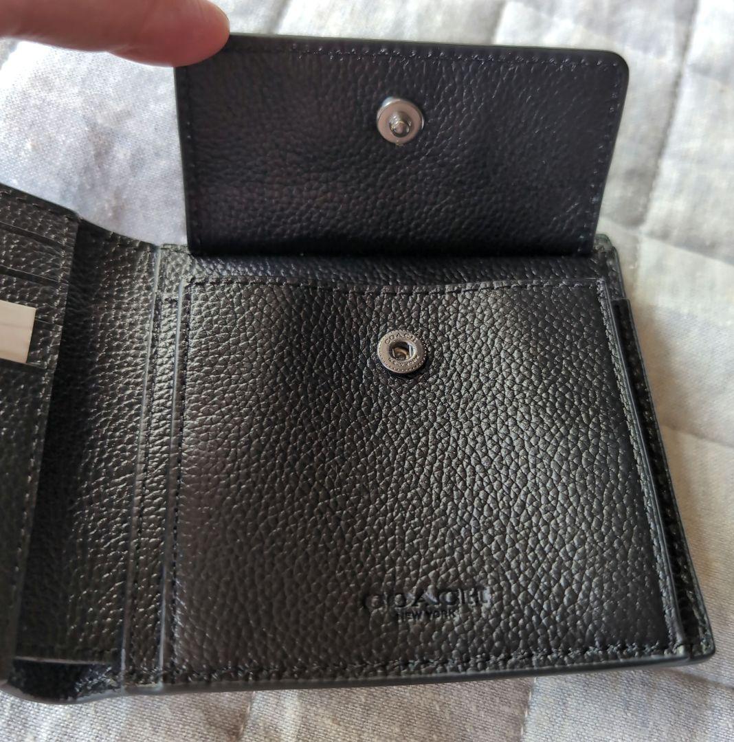 COACHコーチシグネチャーシンプルブラック二つ折り財布【新品未使用】　傷あり