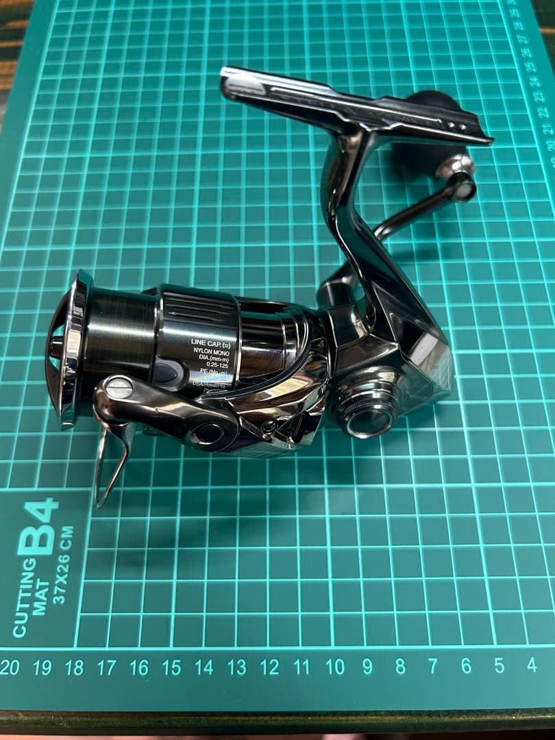 22ステラ 3000MHG スピニングリール ゴメクサスハンドルノブ