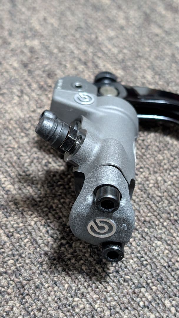 BREMBO ラジアル　ブレーキマスター　16x18　中古