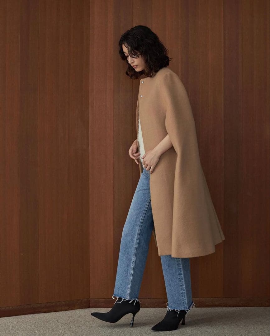 ELLIE ベージュ ケープコート