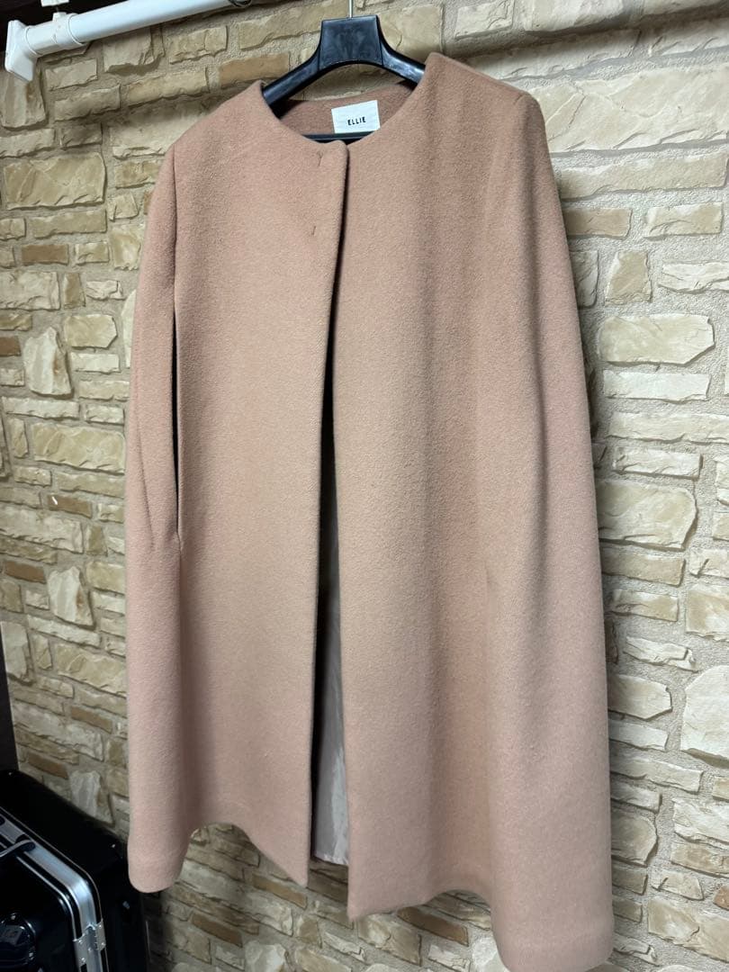 ELLIE ベージュ ケープコート