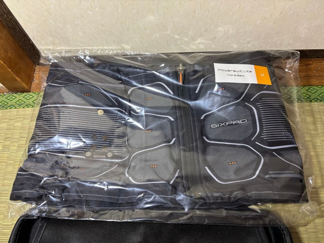 【極上美品】SIXPAD シックスパッド コアベルトMサイズ