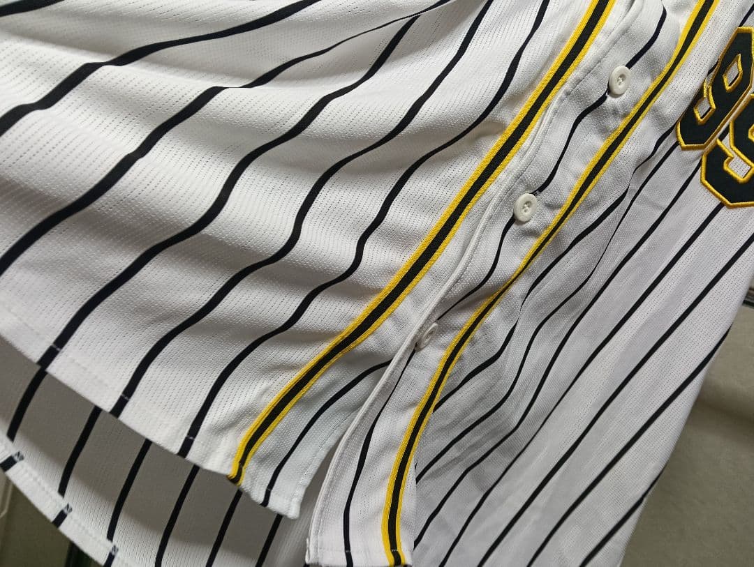 激レア！ 阪神タイガース ホームユニフォーム ミズノ製 ／#99 ナバーロ／L