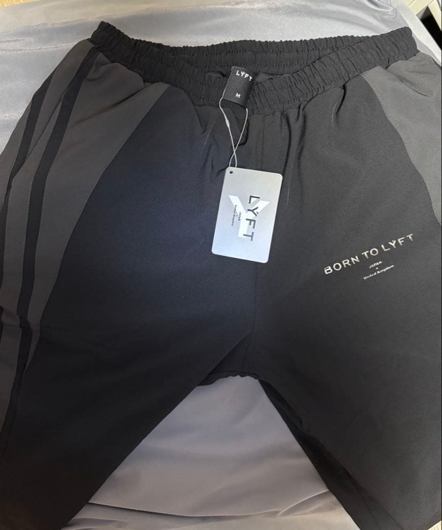 LYFT トラックパンツ Mサイズ渋谷店限定　 ブラック/グレーストライプ