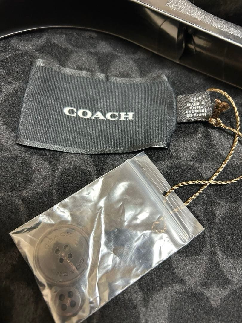 コーチ COACHケープコート ブラック 裏総柄　衣装カバー付　タグ付き　新品