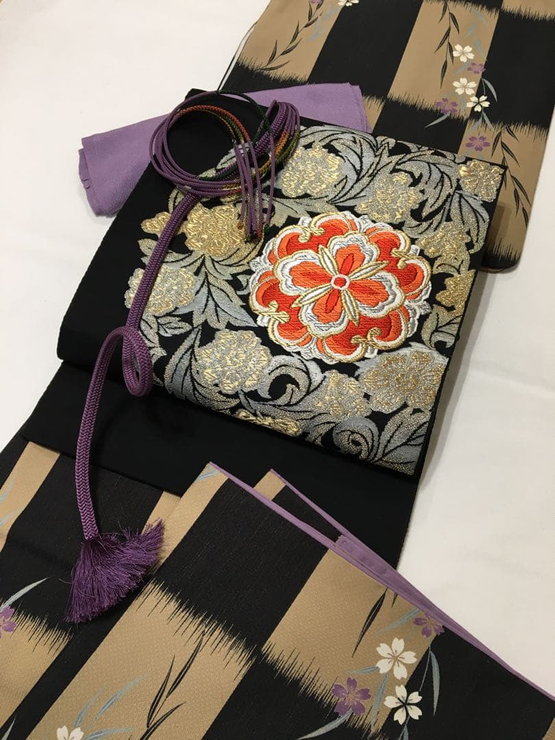 インパクトが放つ【名古屋帯】正絹　刺繍　ブラック