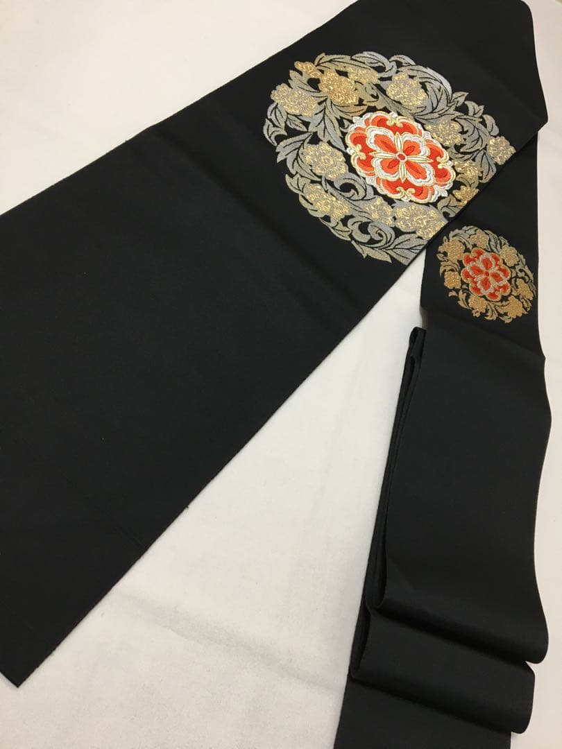 インパクトが放つ【名古屋帯】正絹　刺繍　ブラック