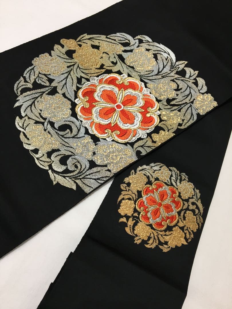インパクトが放つ【名古屋帯】正絹　刺繍　ブラック