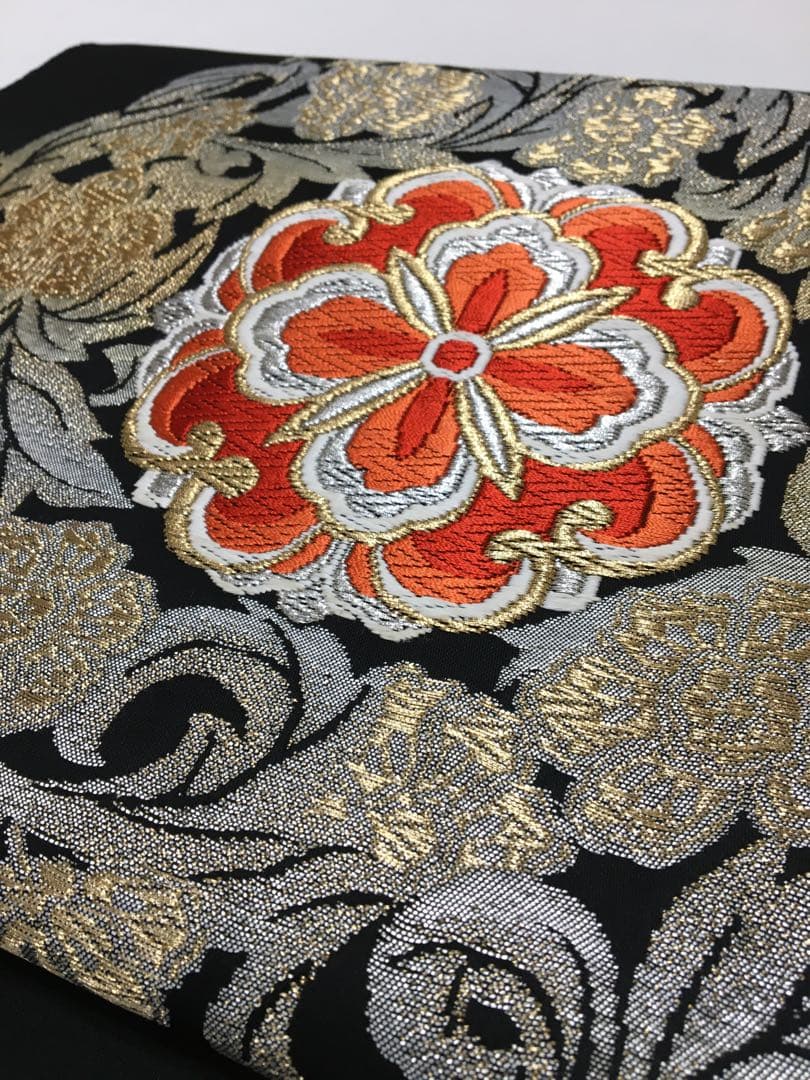 インパクトが放つ【名古屋帯】正絹　刺繍　ブラック