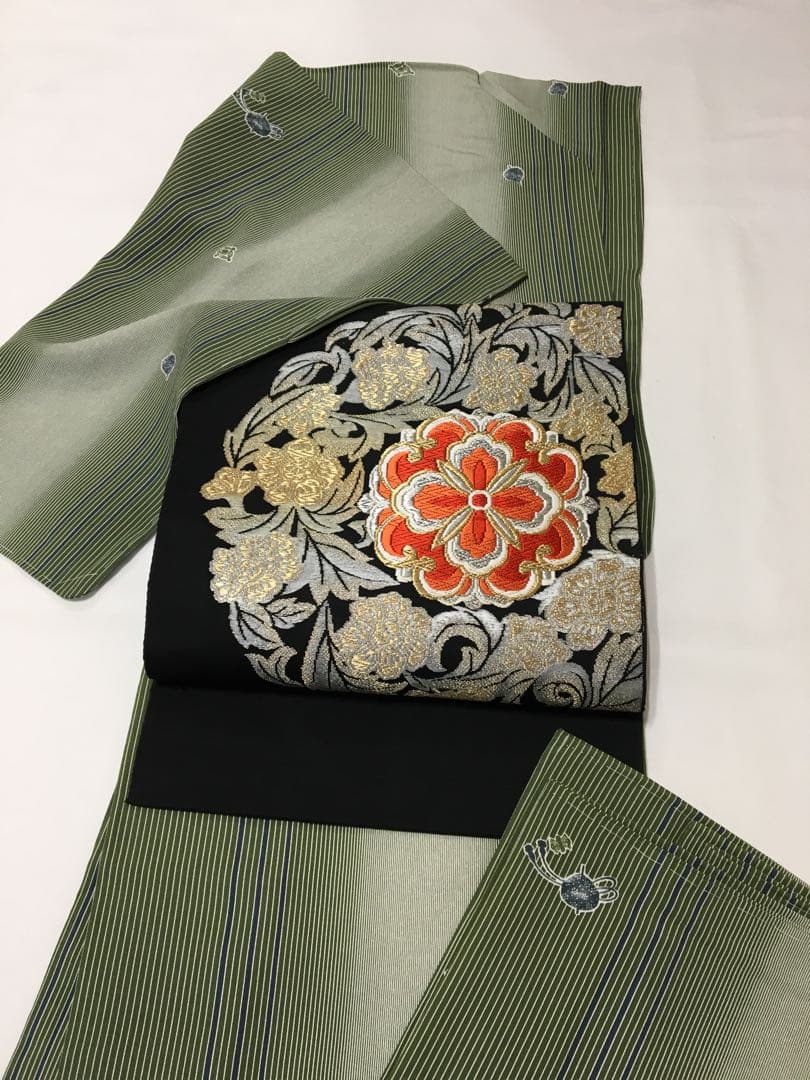 インパクトが放つ【名古屋帯】正絹　刺繍　ブラック