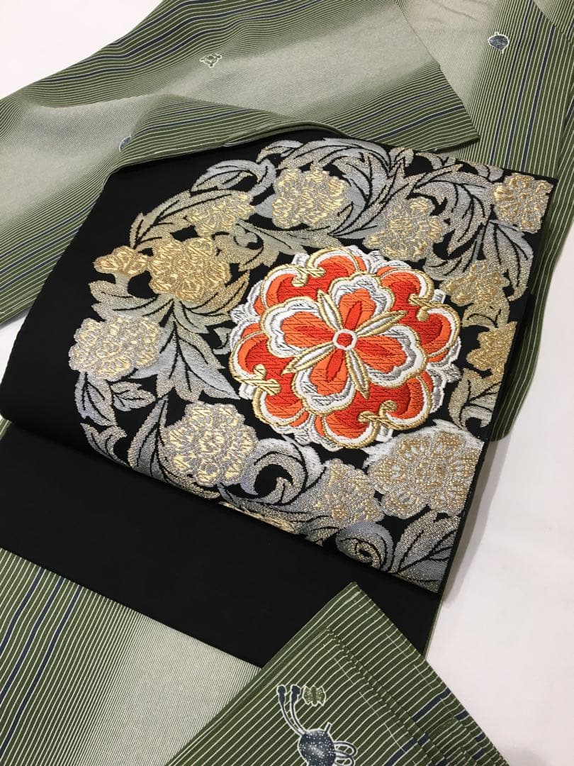 インパクトが放つ【名古屋帯】正絹　刺繍　ブラック