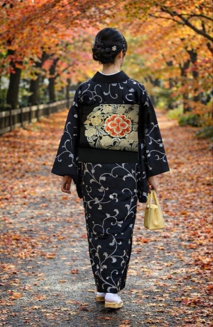 インパクトが放つ【名古屋帯】正絹　刺繍　ブラック